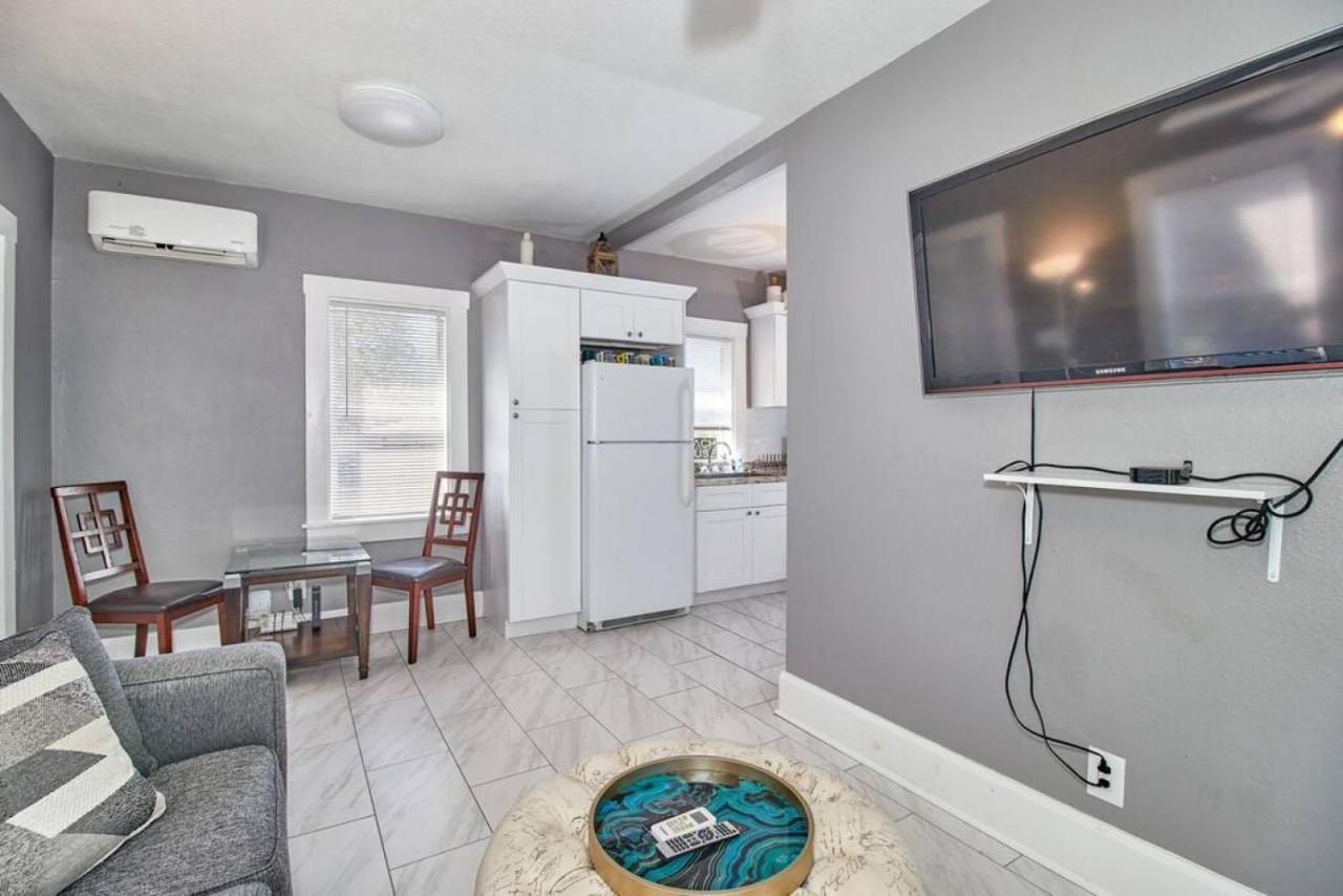 Gorgeous Loft Apartment Centrally Located タンパ エクステリア 写真